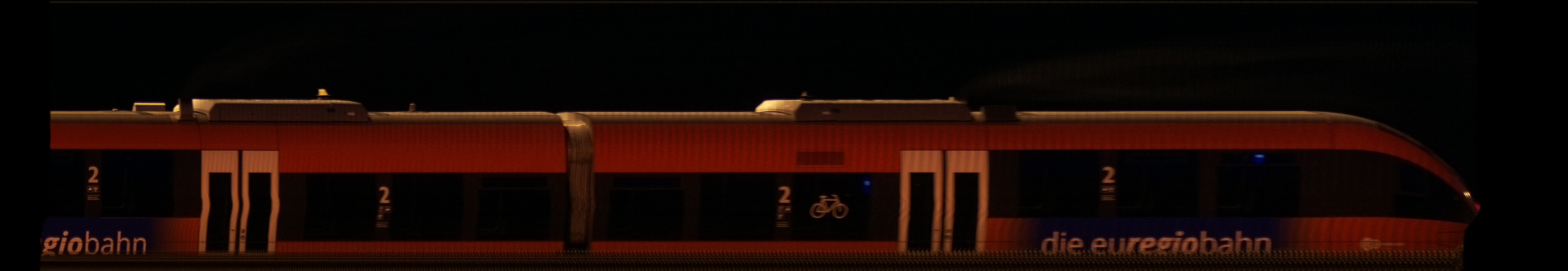 There should be a train photo here :'(