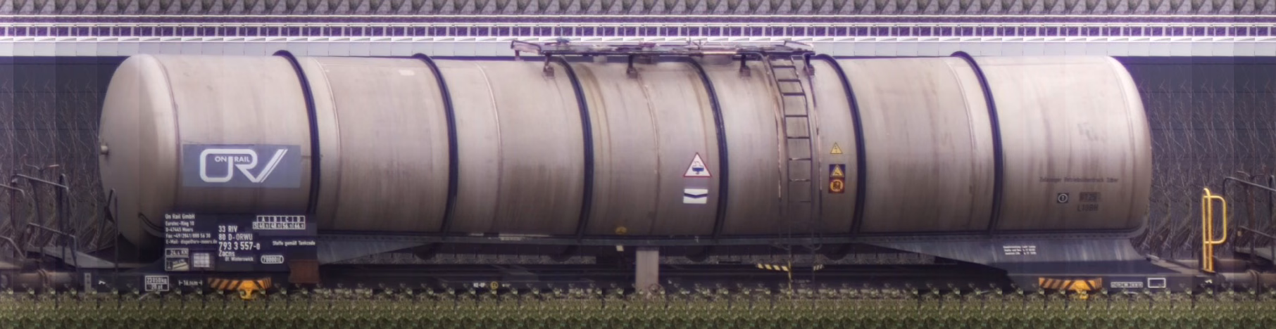 There should be a train photo here :'(