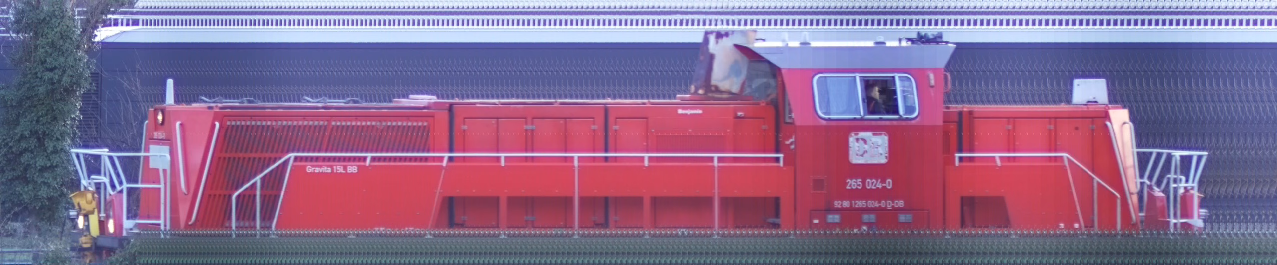 There should be a train photo here :'(