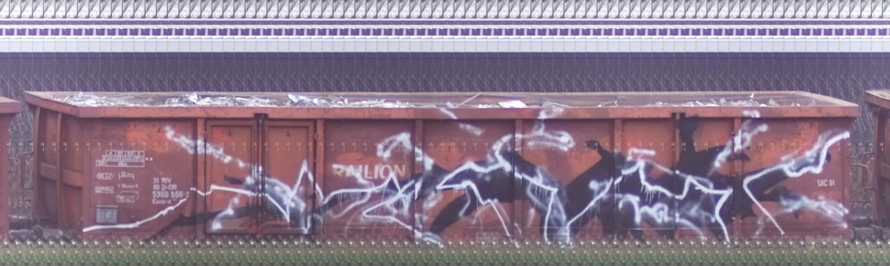 There should be a train photo here :'(