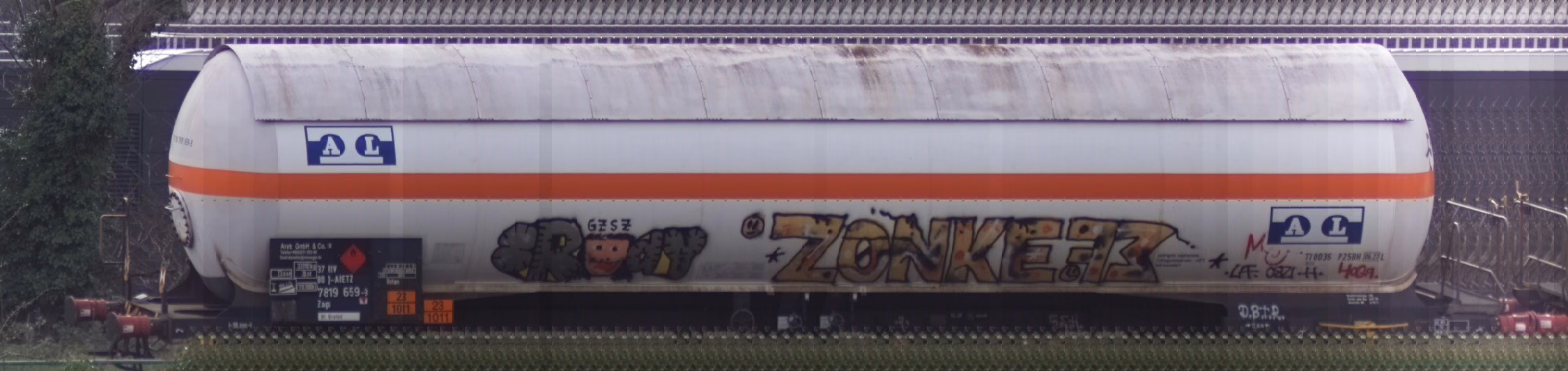 There should be a train photo here :'(