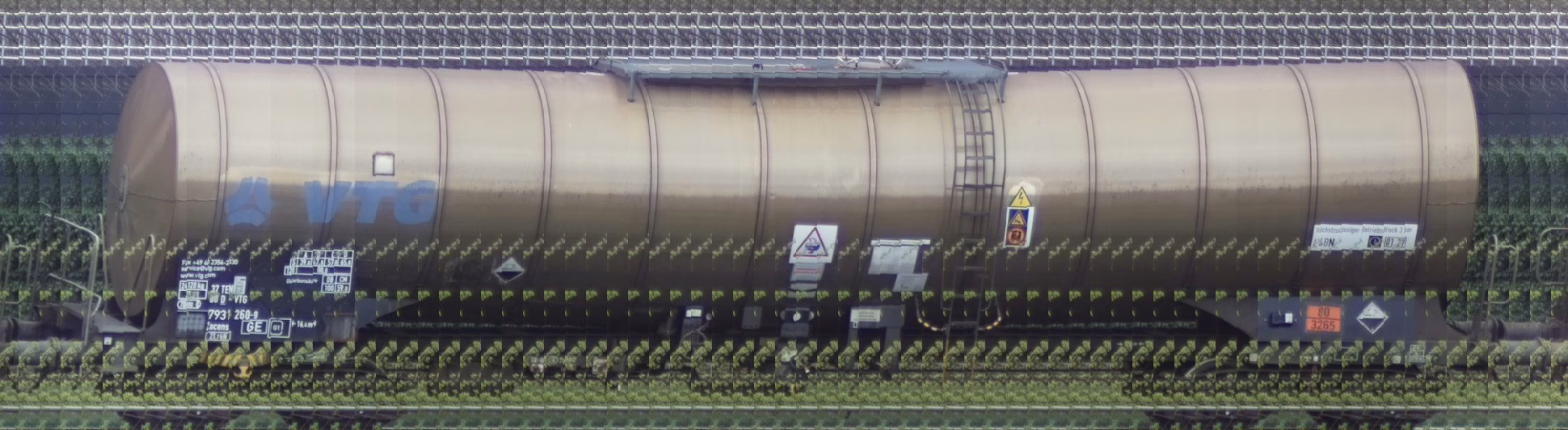 There should be a train photo here :'(