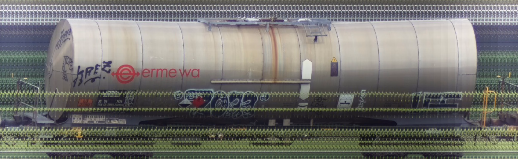 There should be a train photo here :'(