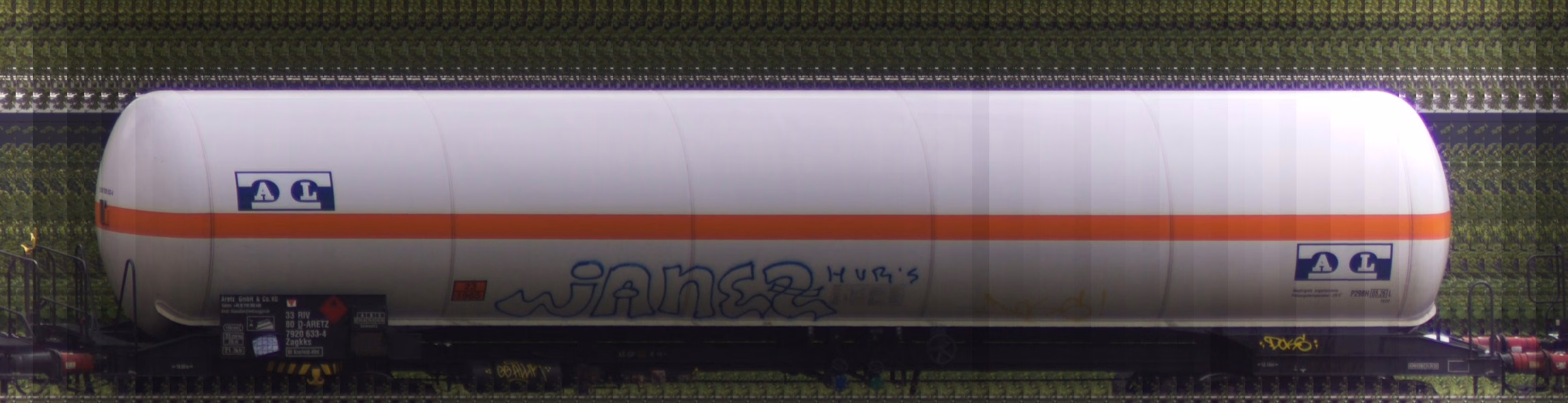 There should be a train photo here :'(