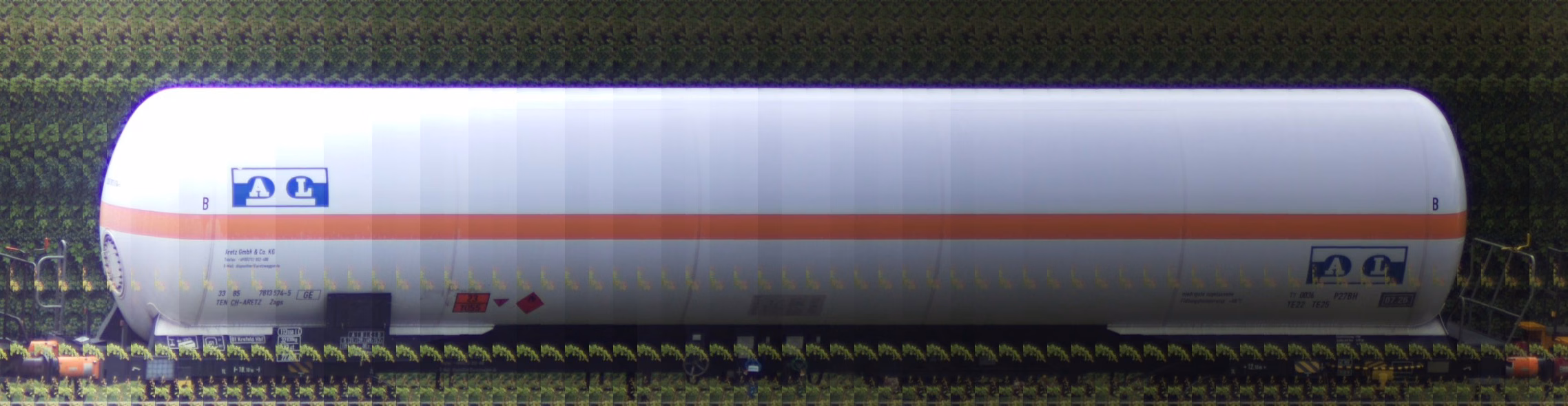 There should be a train photo here :'(
