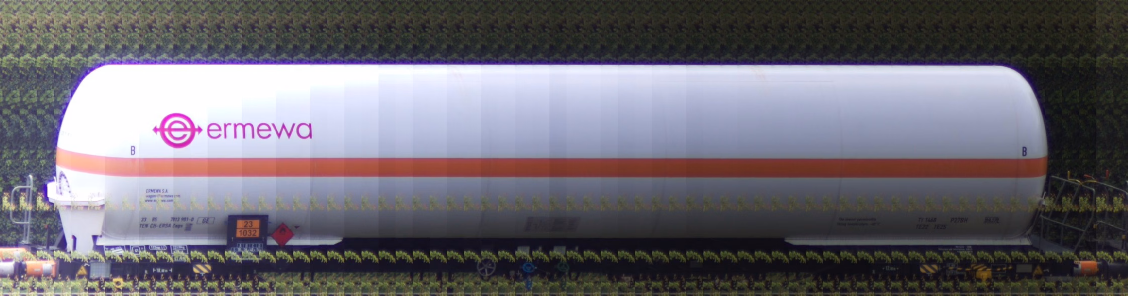 There should be a train photo here :'(