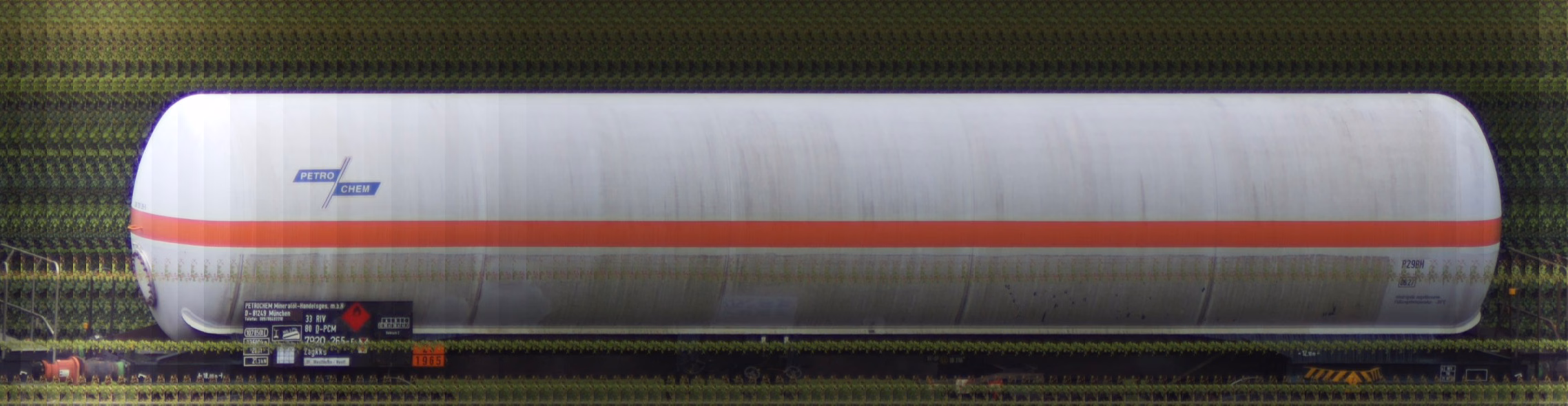 There should be a train photo here :'(