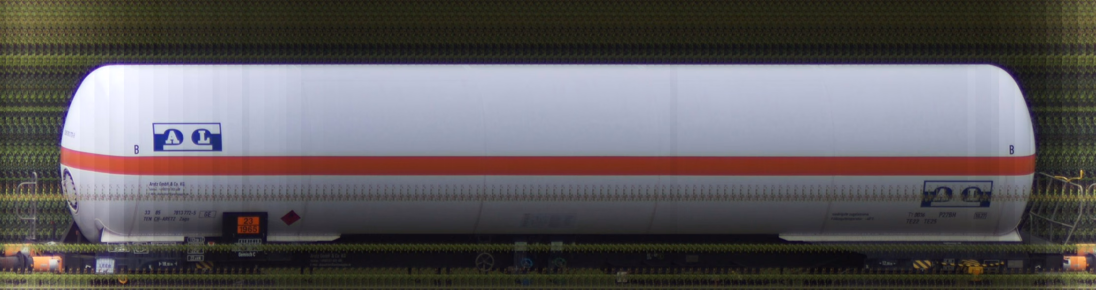 There should be a train photo here :'(