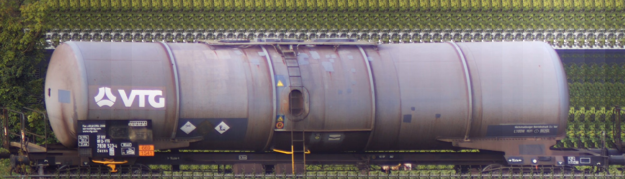 There should be a train photo here :'(