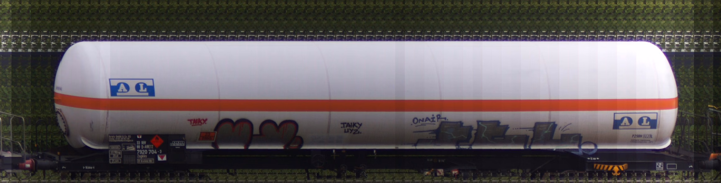 There should be a train photo here :'(