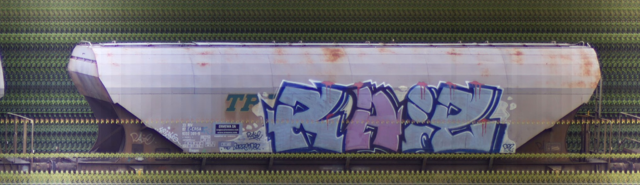 There should be a train photo here :'(