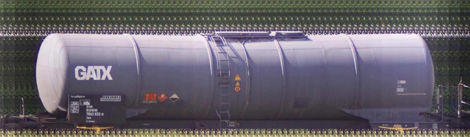 There should be a train photo here :'(