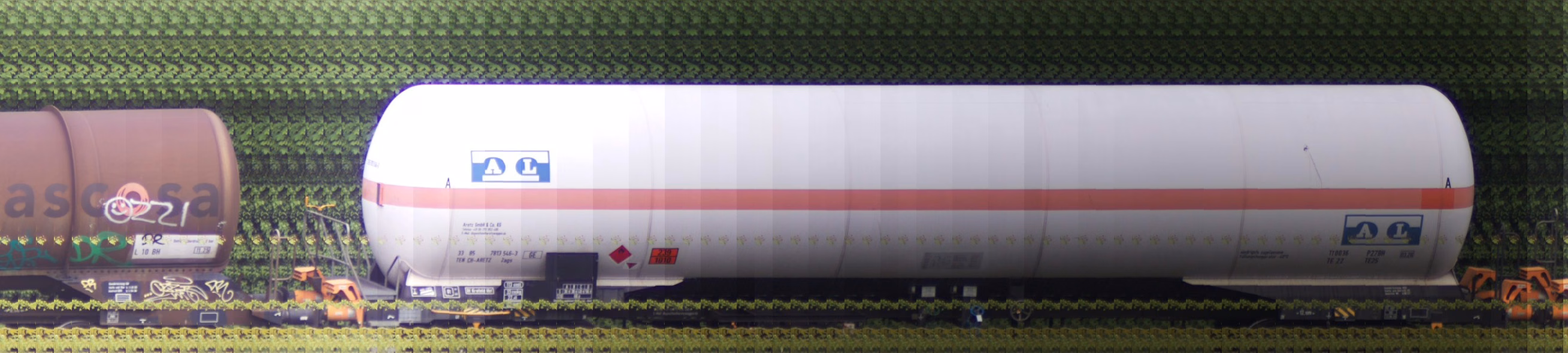 There should be a train photo here :'(