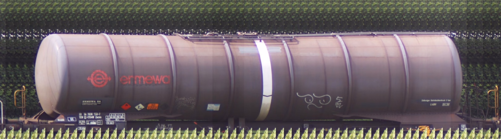 There should be a train photo here :'(