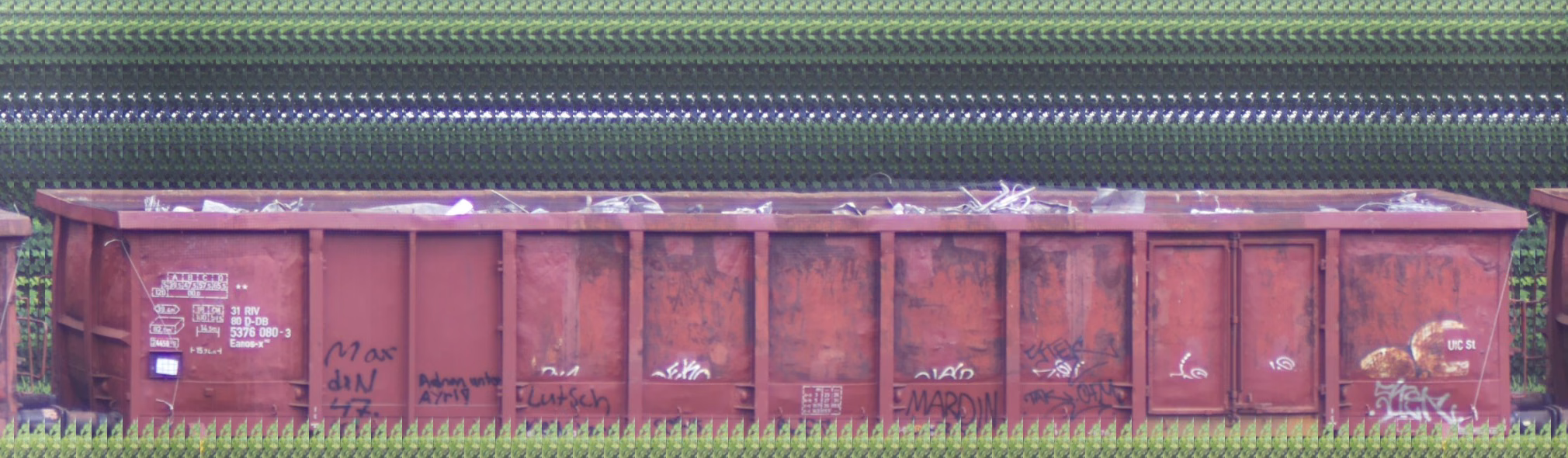 There should be a train photo here :'(