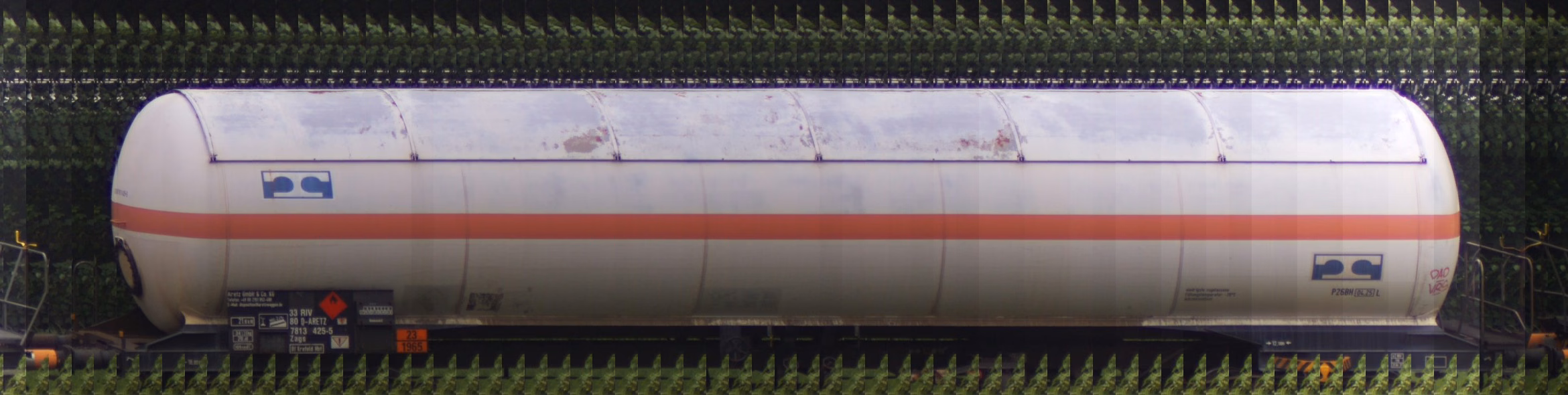 There should be a train photo here :'(