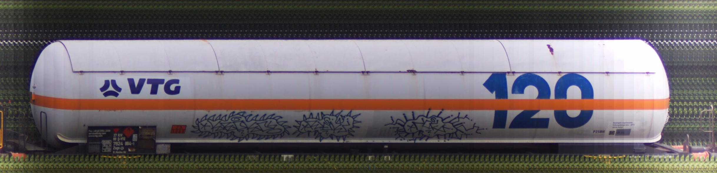 There should be a train photo here :'(
