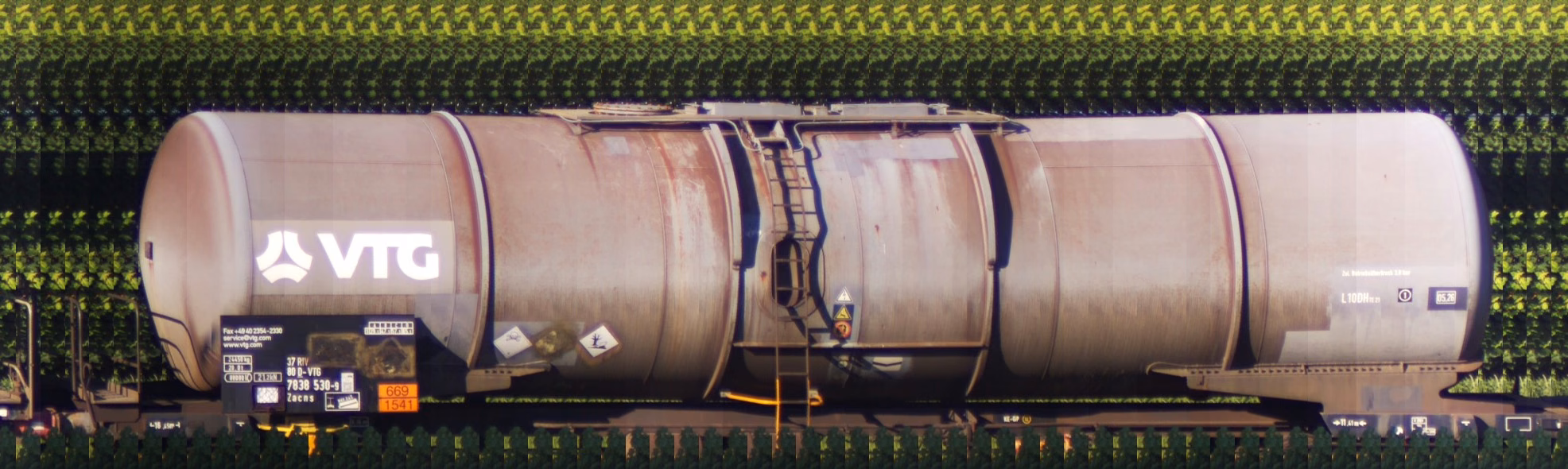 There should be a train photo here :'(