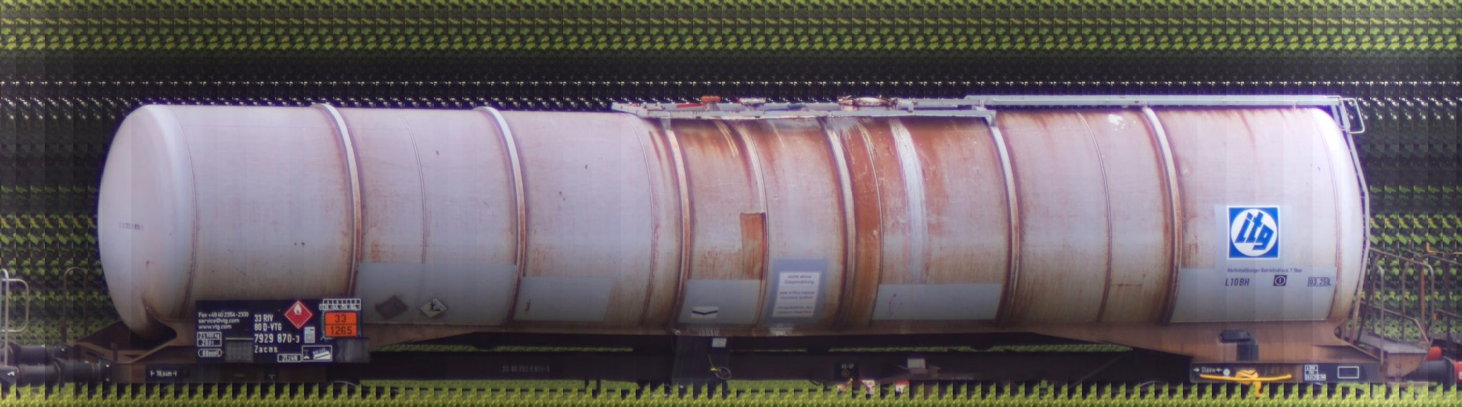 There should be a train photo here :'(