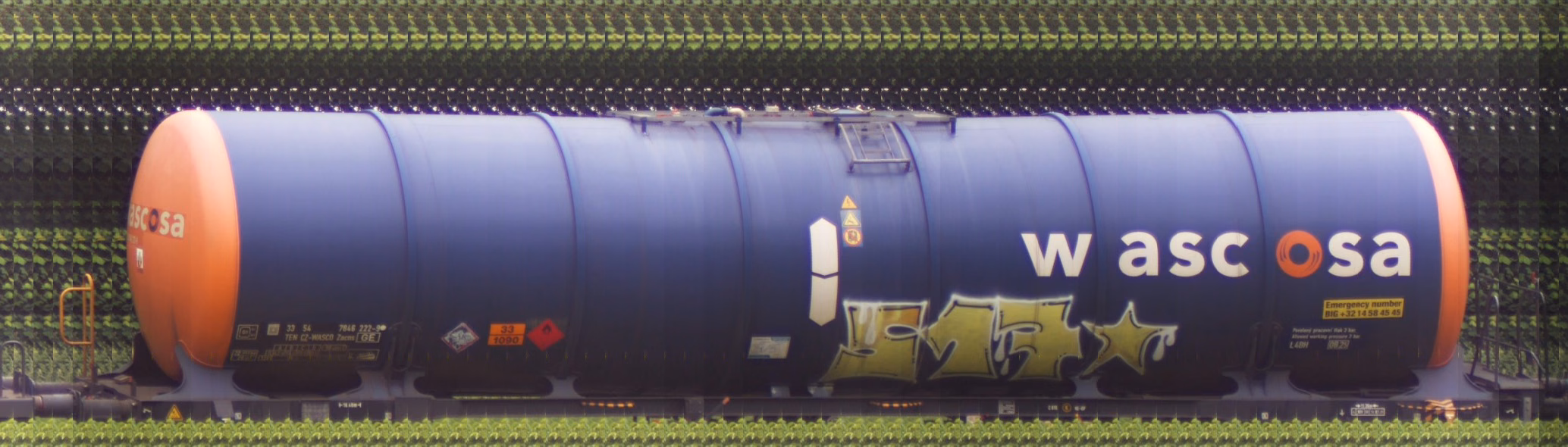 There should be a train photo here :'(
