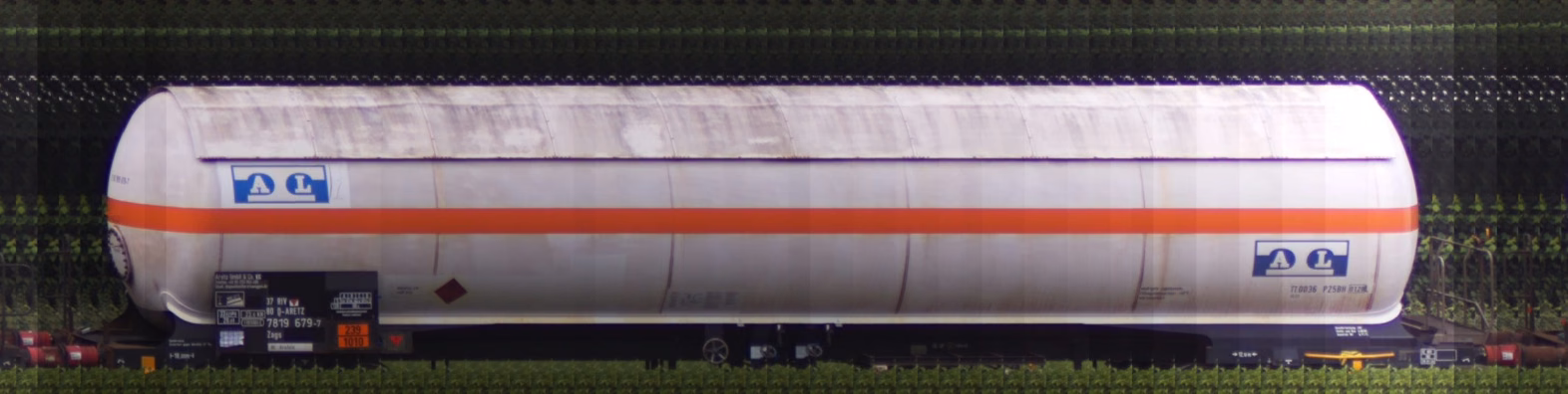 There should be a train photo here :'(
