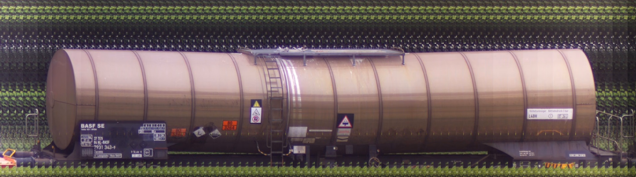 There should be a train photo here :'(