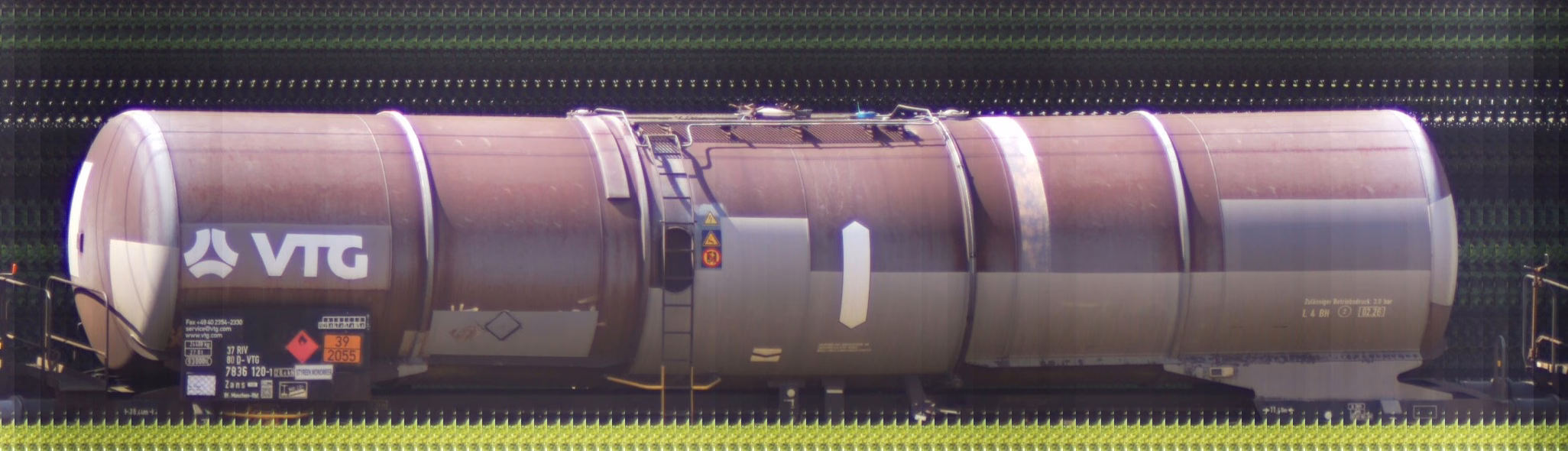 There should be a train photo here :'(