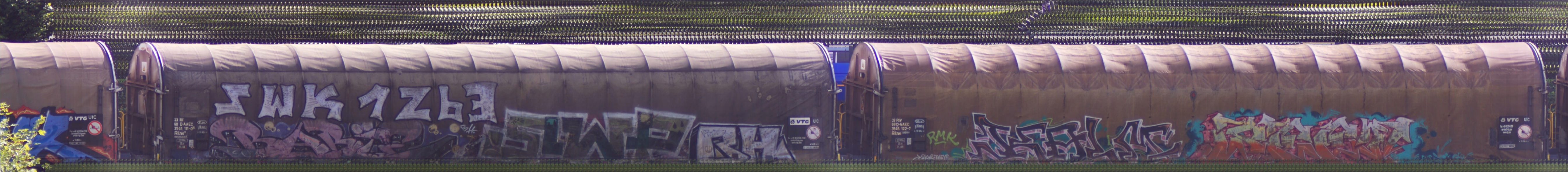 There should be a train photo here :'(