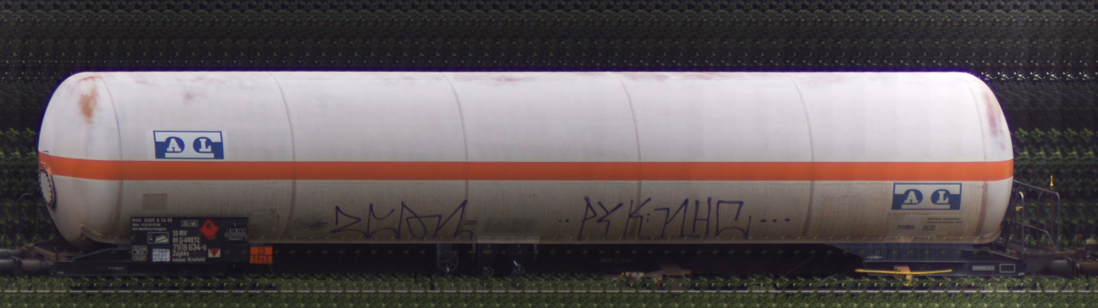 There should be a train photo here :'(