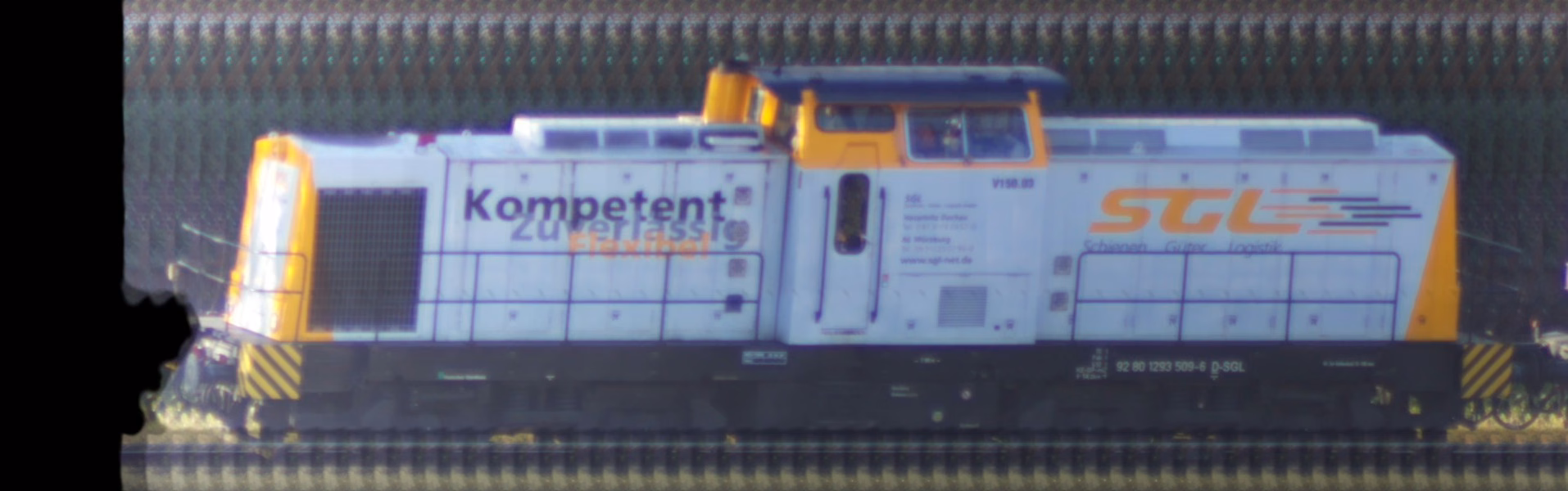 There should be a train photo here :'(