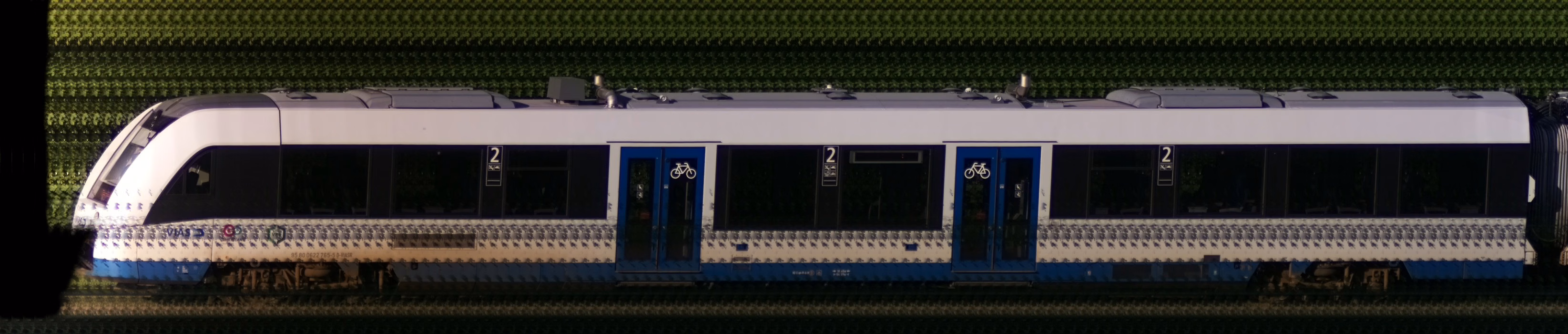 There should be a train photo here :'(