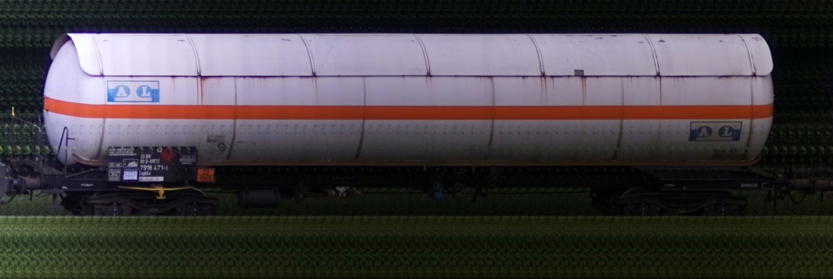There should be a train photo here :'(