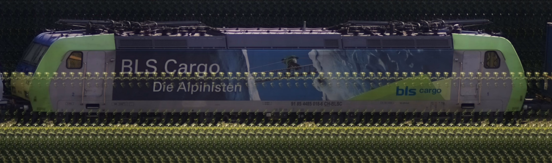 There should be a train photo here :'(