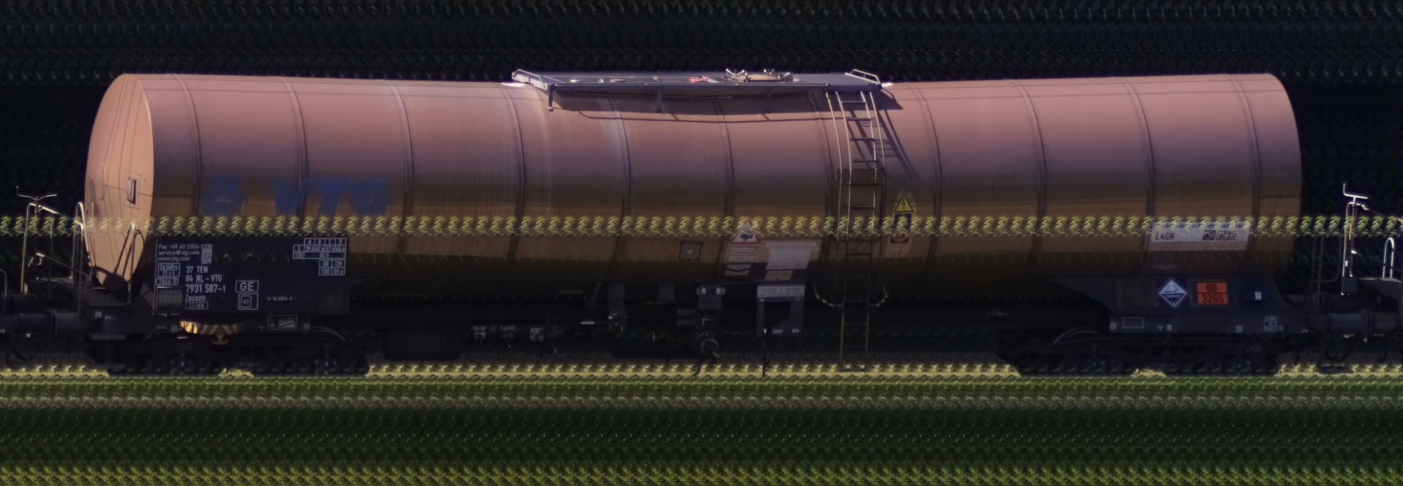 There should be a train photo here :'(