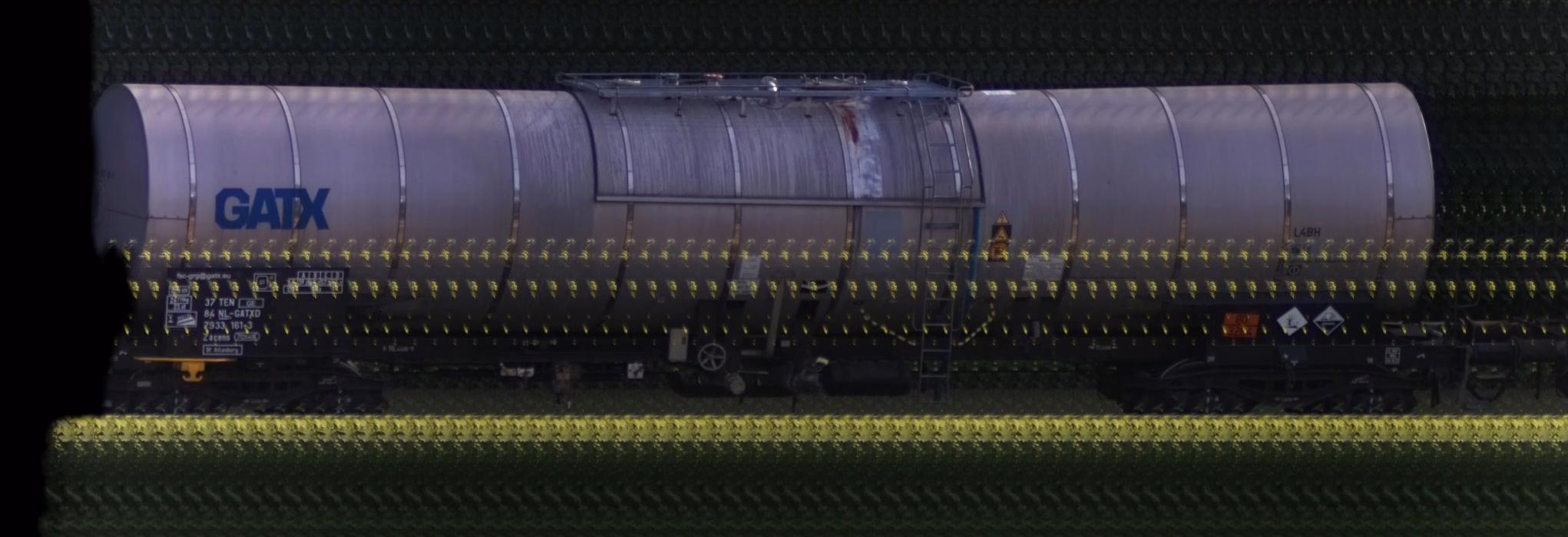 There should be a train photo here :'(