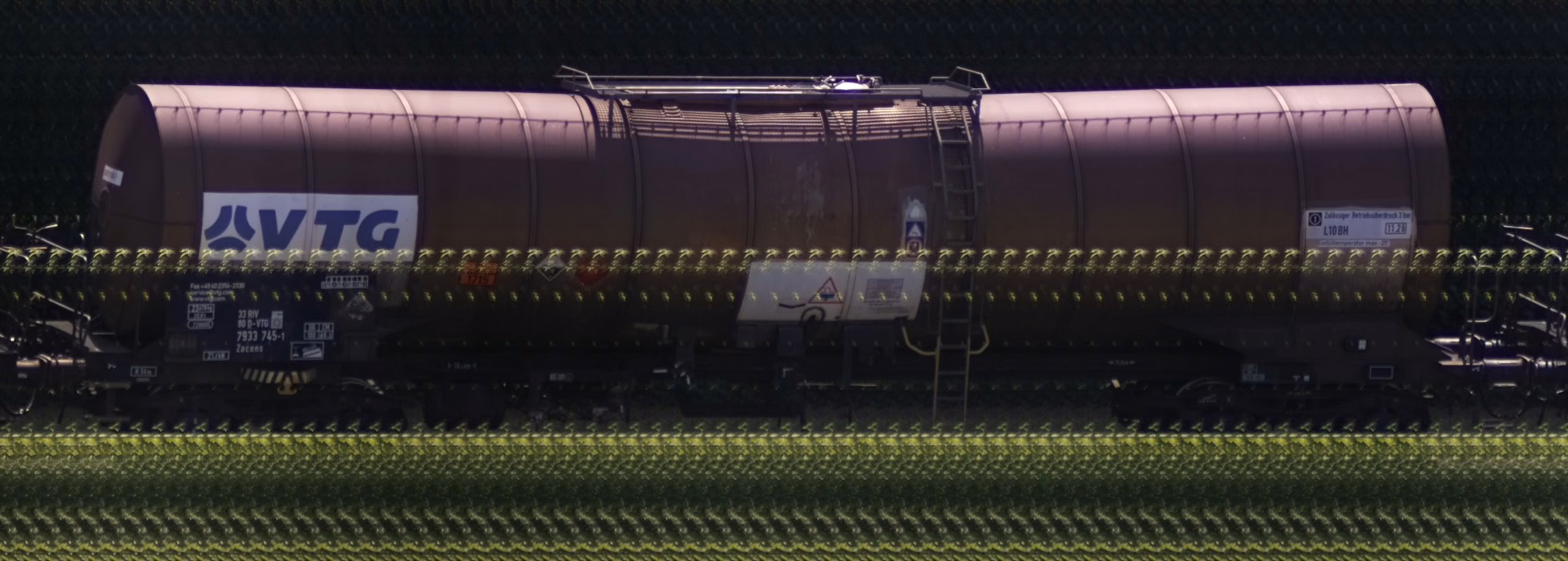 There should be a train photo here :'(