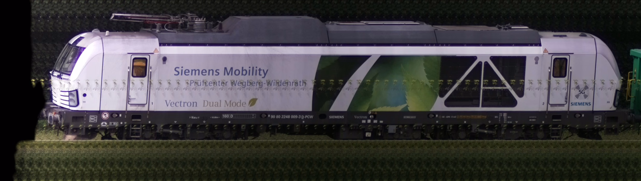 There should be a train photo here :'(