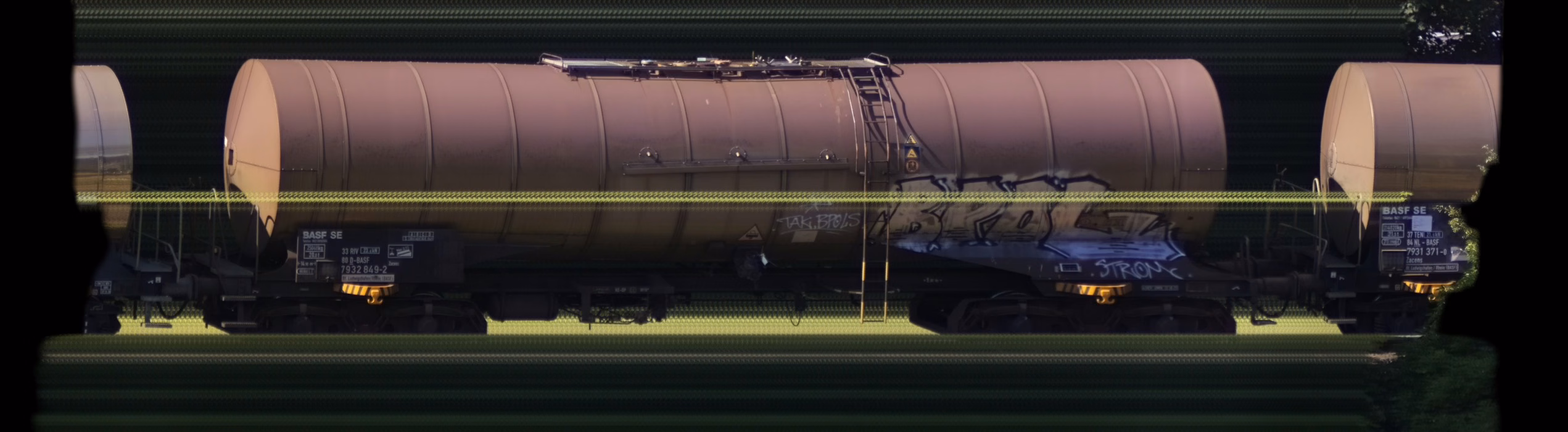 There should be a train photo here :'(