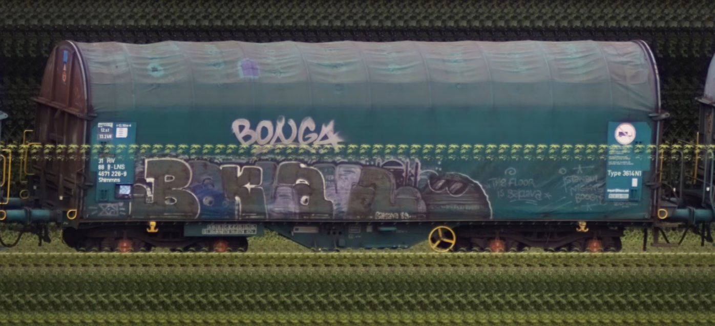 There should be a train photo here :'(