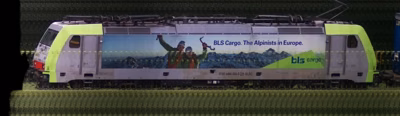 There should be a train photo here :'(