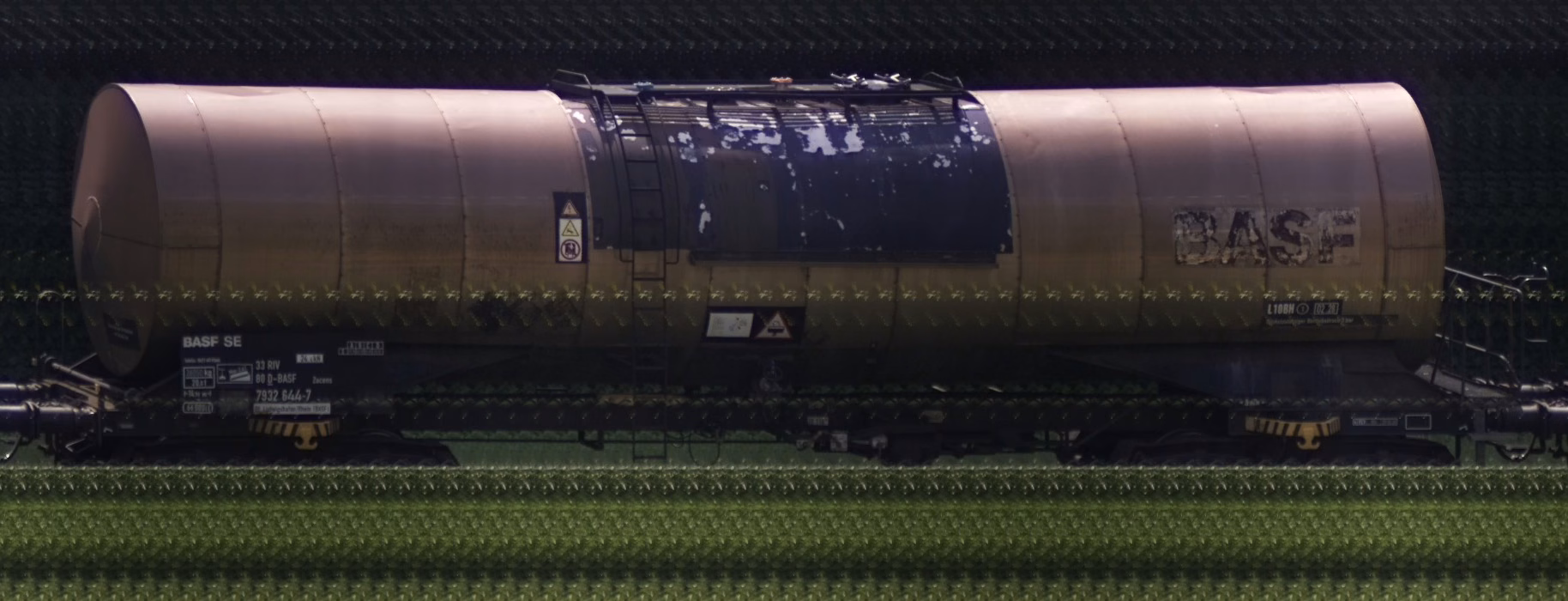 There should be a train photo here :'(