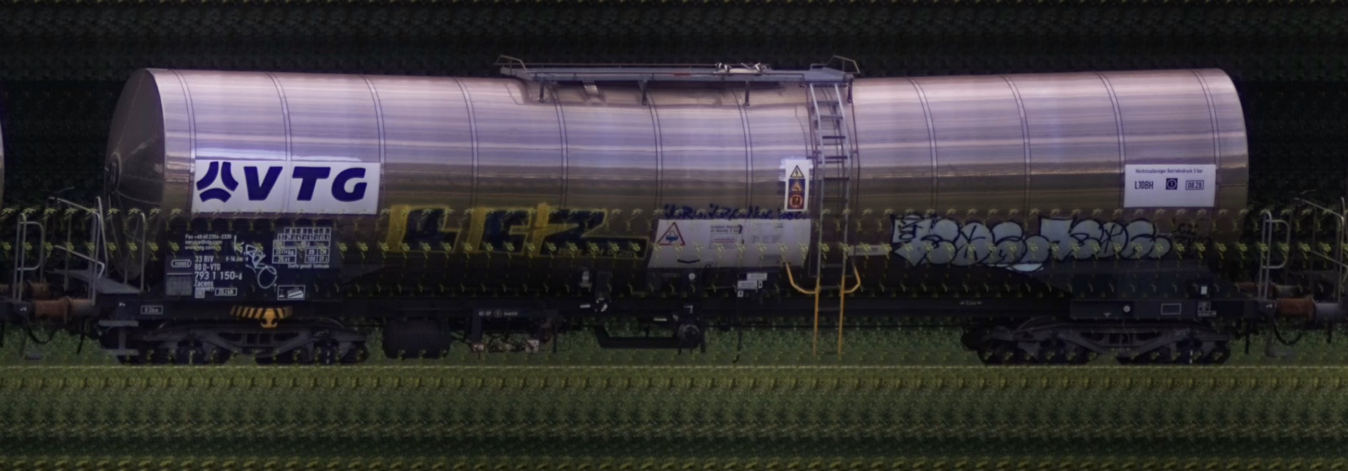There should be a train photo here :'(