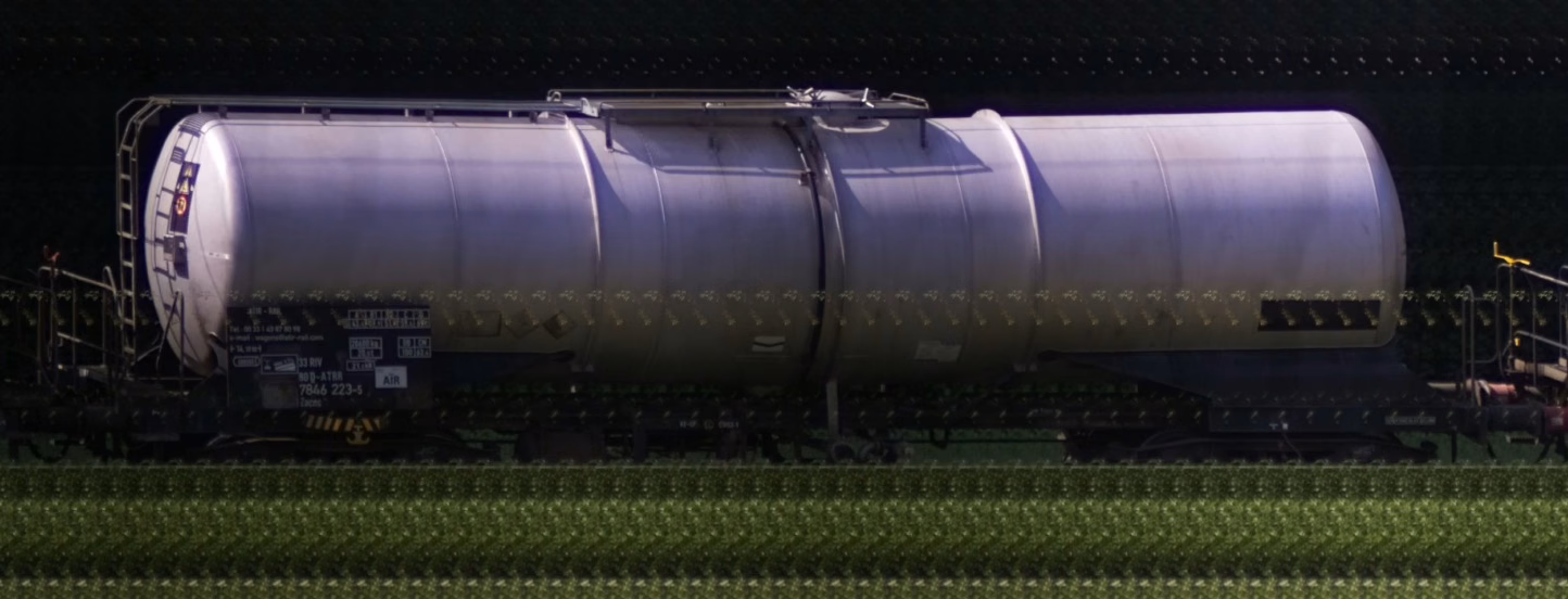 There should be a train photo here :'(