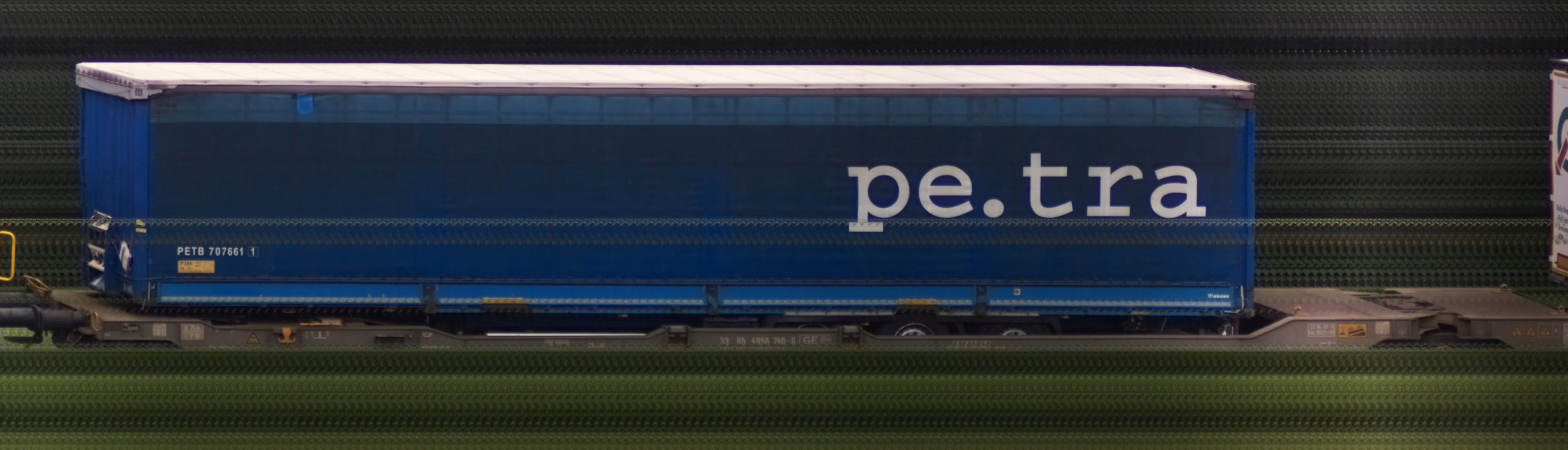 There should be a train photo here :'(