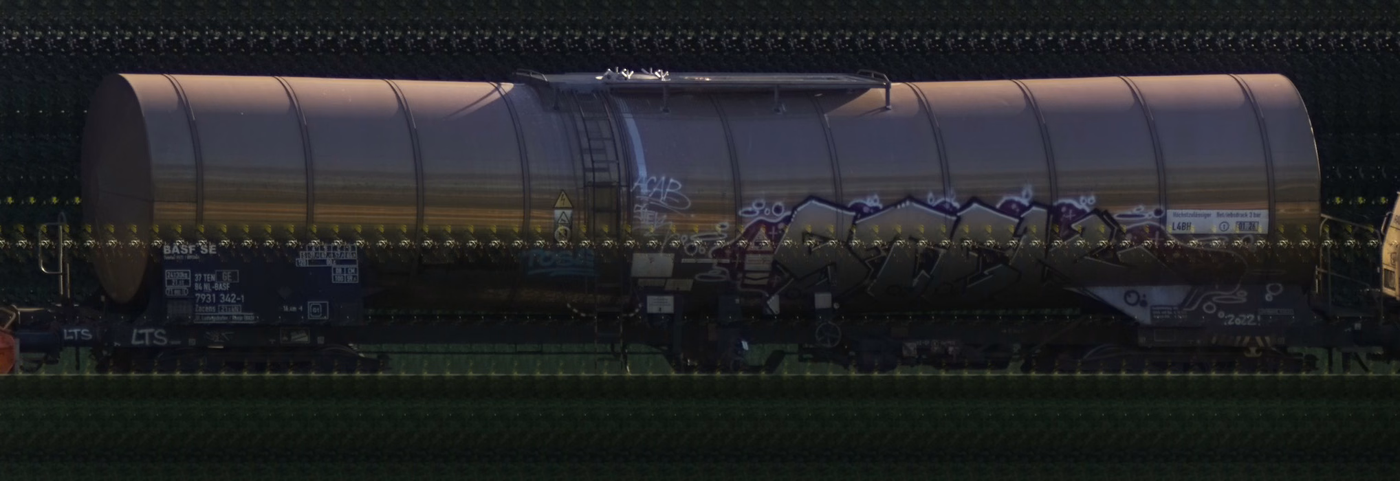 There should be a train photo here :'(