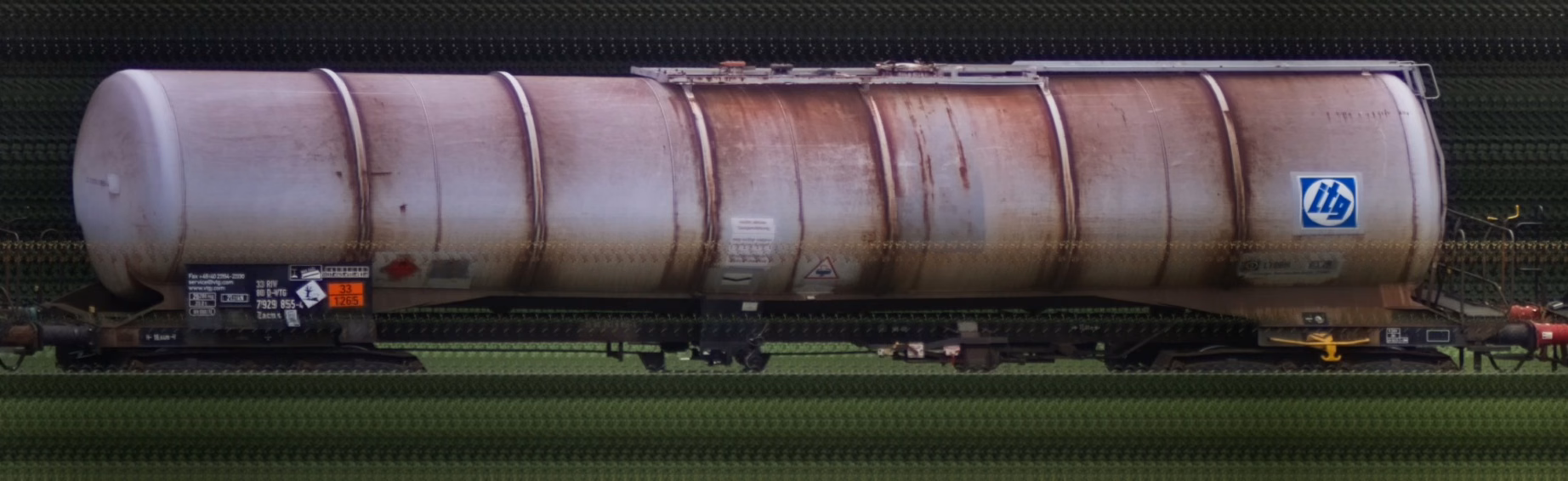 There should be a train photo here :'(