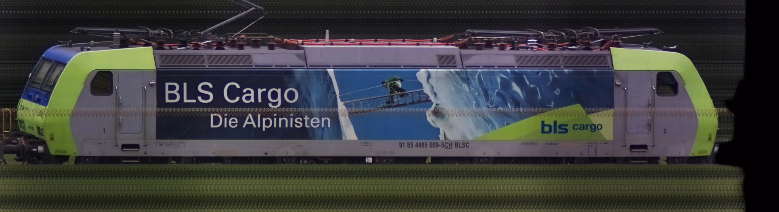 There should be a train photo here :'(