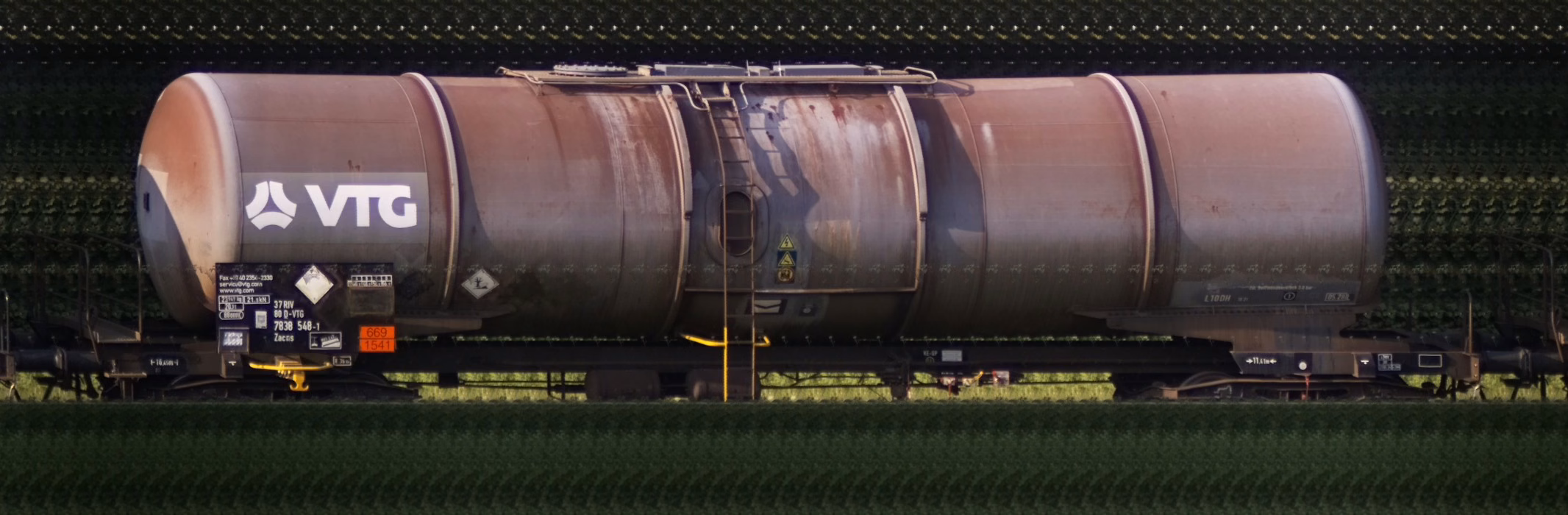 There should be a train photo here :'(