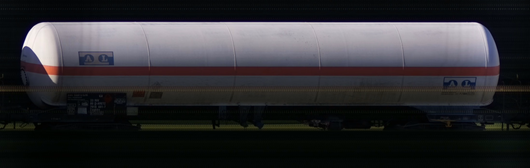 There should be a train photo here :'(