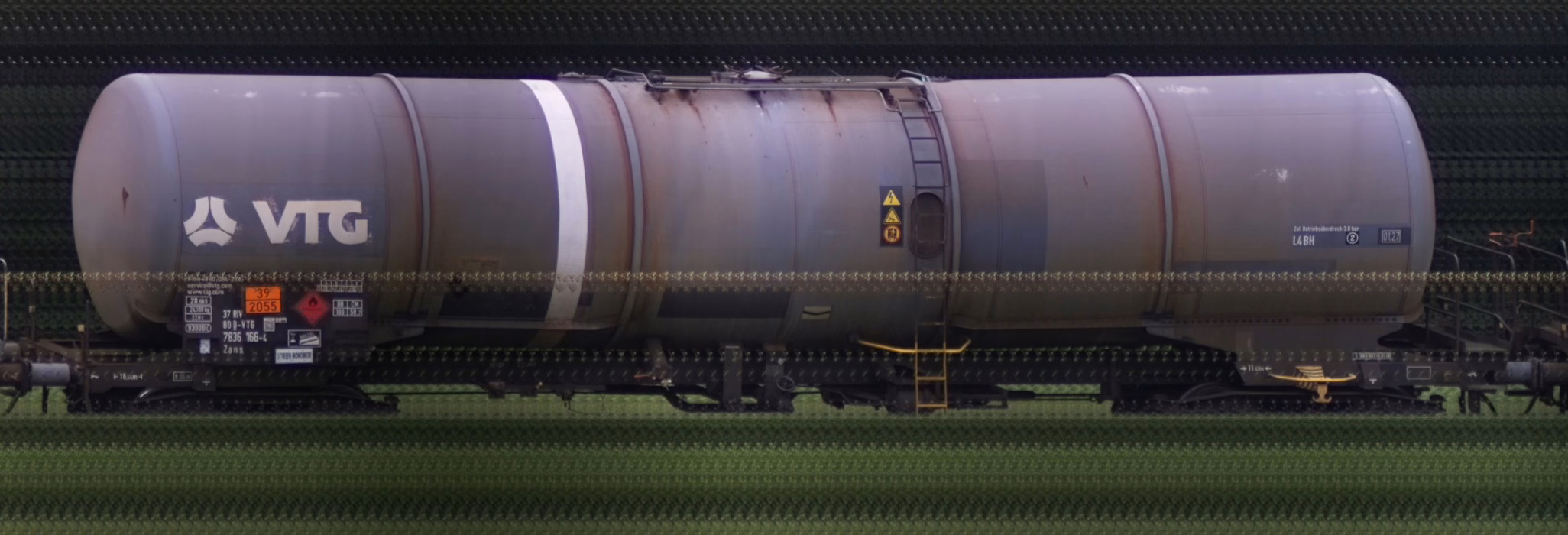 There should be a train photo here :'(